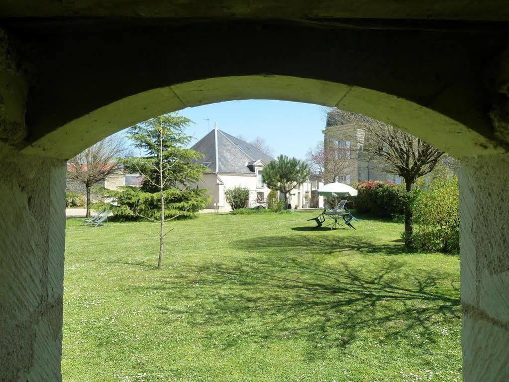 Hotel & Spa Chai De La Paleine Le Puy-Notre-Dame Exterior photo